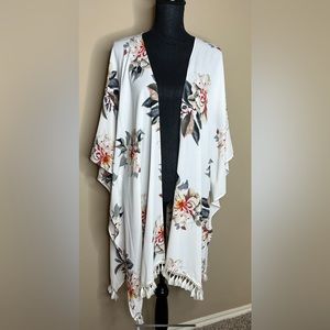 NEW - 1X/2X Plus Size Floral Kimono